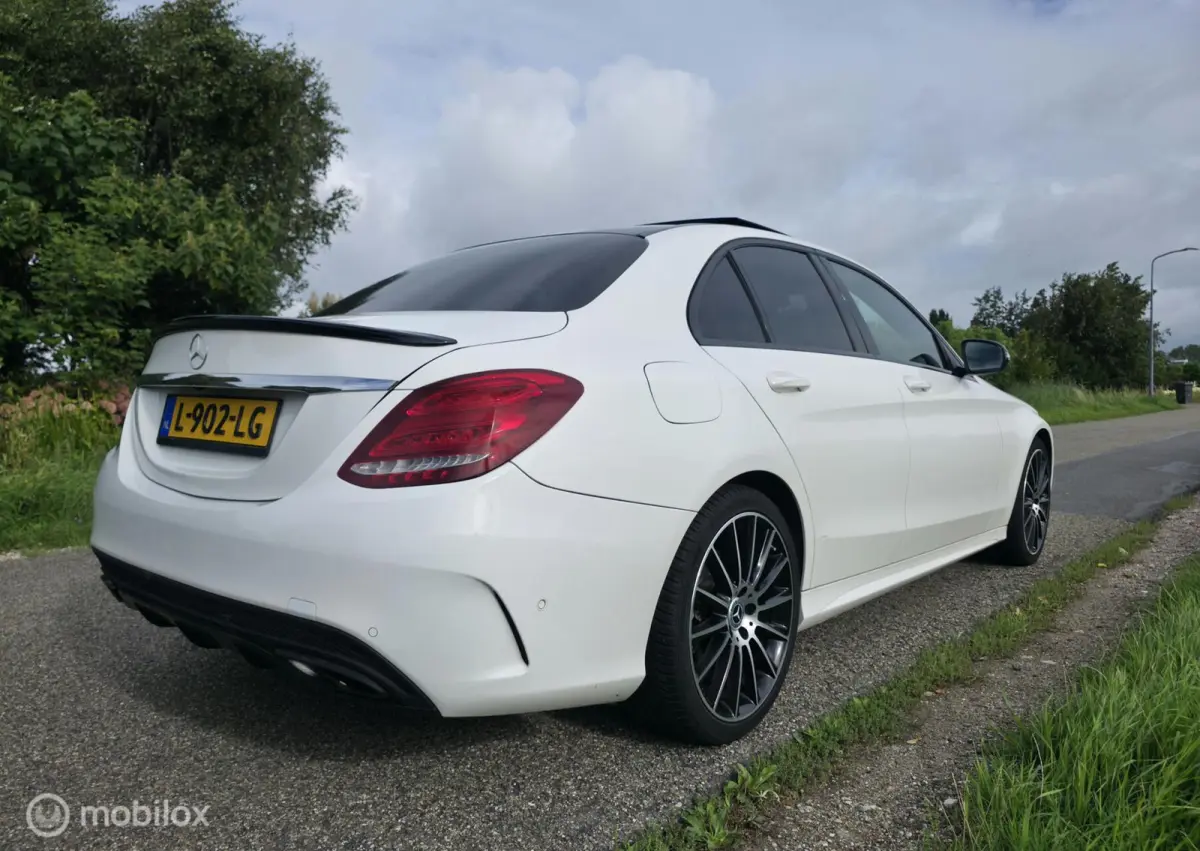 180 AMG / 19 inch / Pano / Leder / Camera