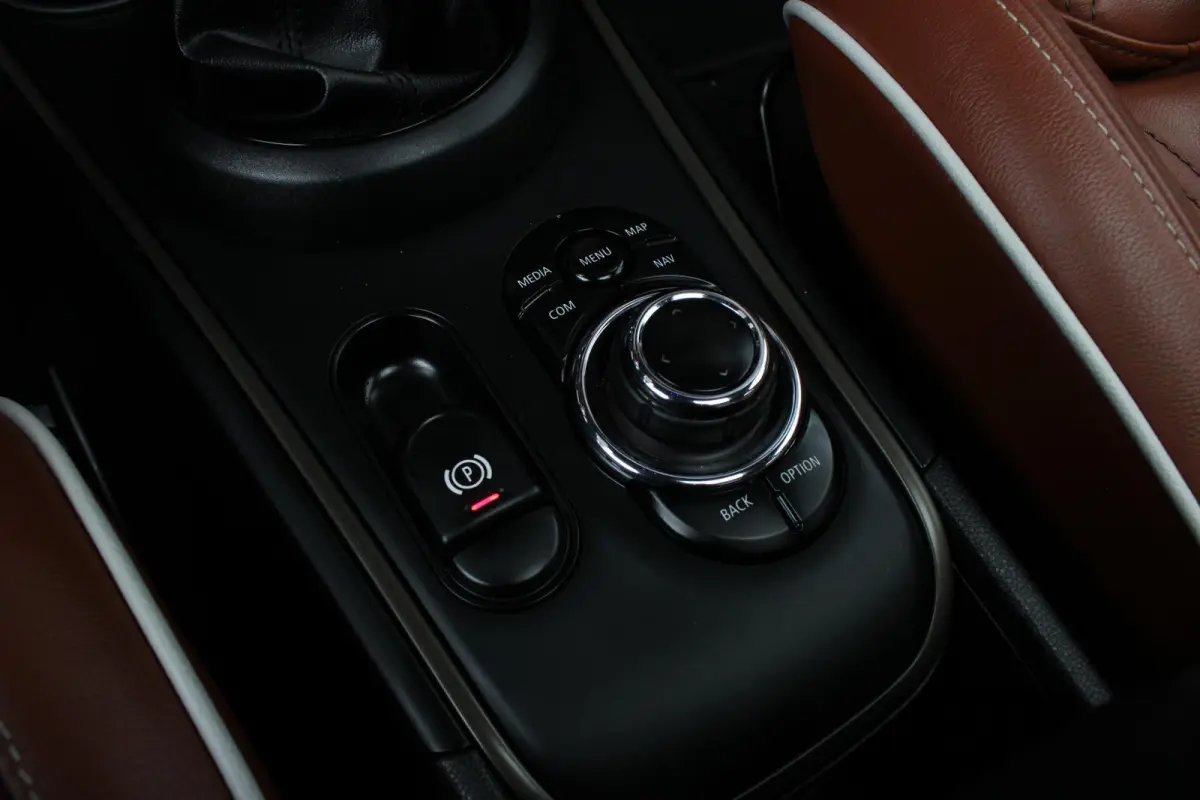 1.5 Cooper ALL4 MINI Yours PANO | LEDER