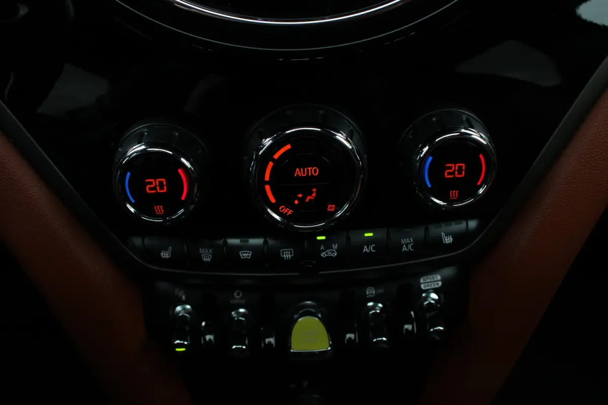 1.5 Cooper ALL4 MINI Yours PANO | LEDER