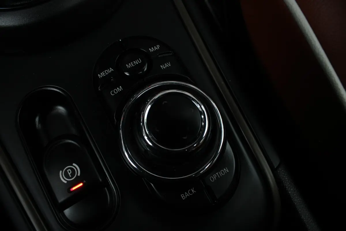 1.5 Cooper ALL4 MINI Yours PANO | LEDER