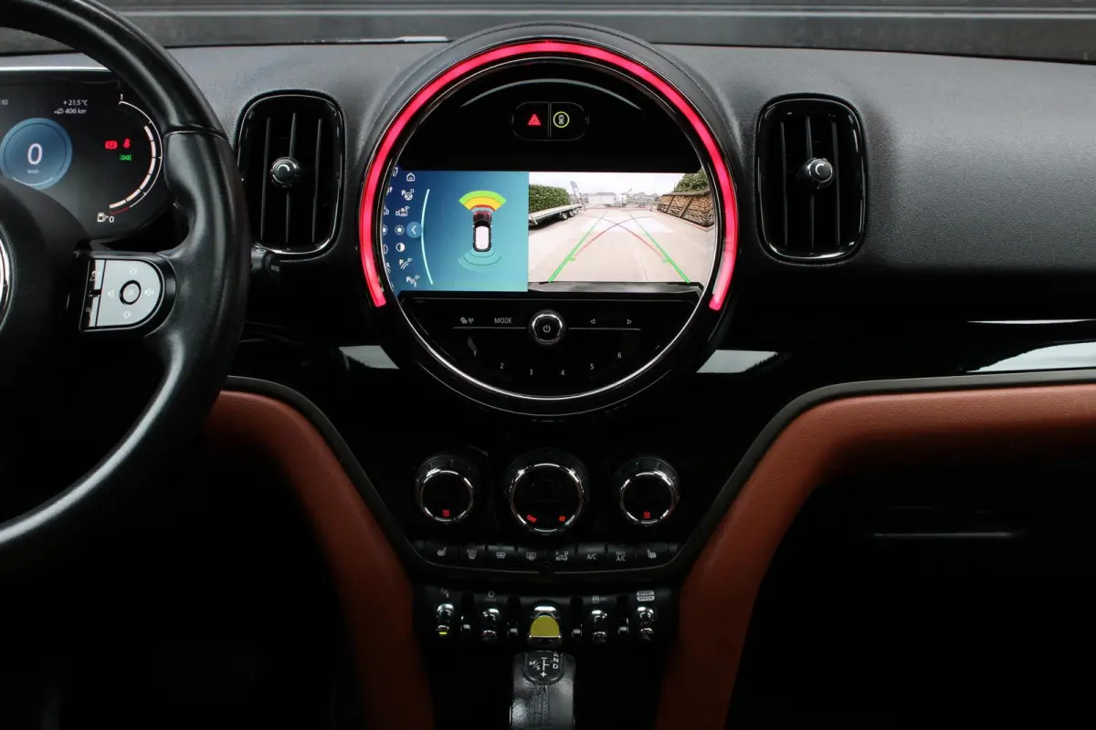 1.5 Cooper ALL4 MINI Yours PANO | LEDER