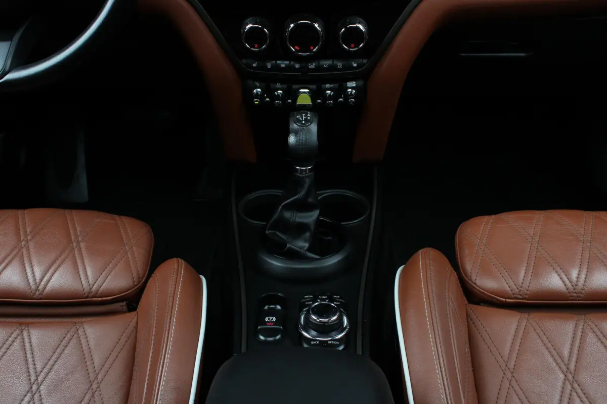 1.5 Cooper ALL4 MINI Yours PANO | LEDER