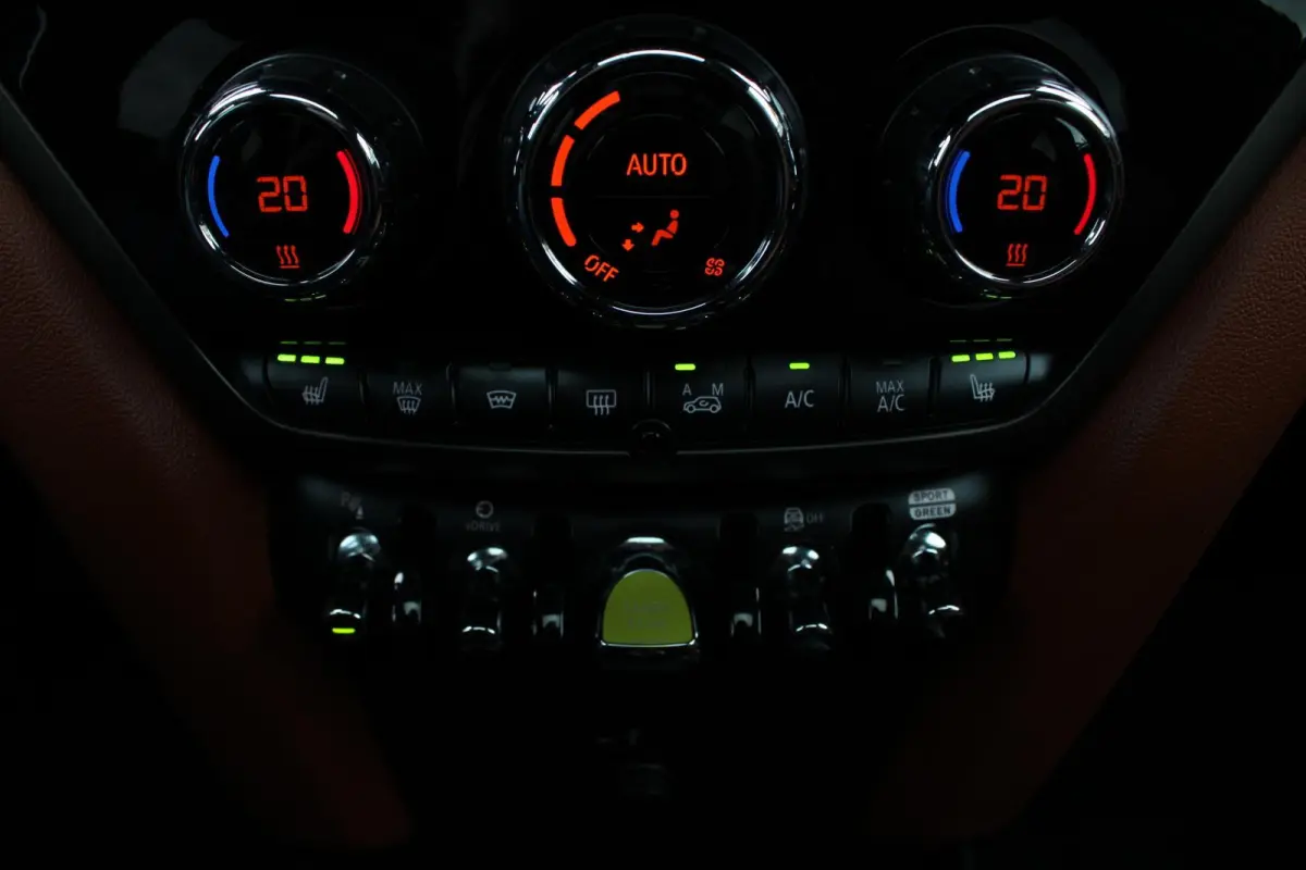 1.5 Cooper ALL4 MINI Yours PANO | LEDER