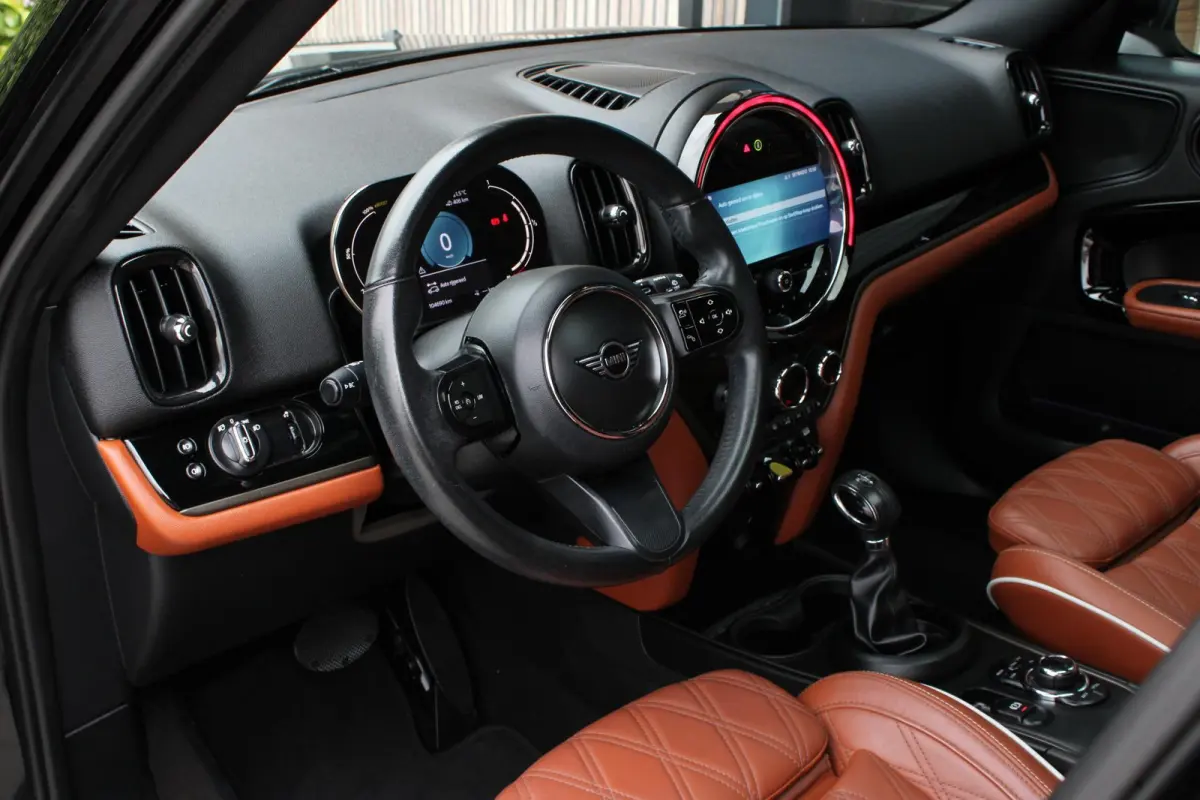 1.5 Cooper ALL4 MINI Yours PANO | LEDER