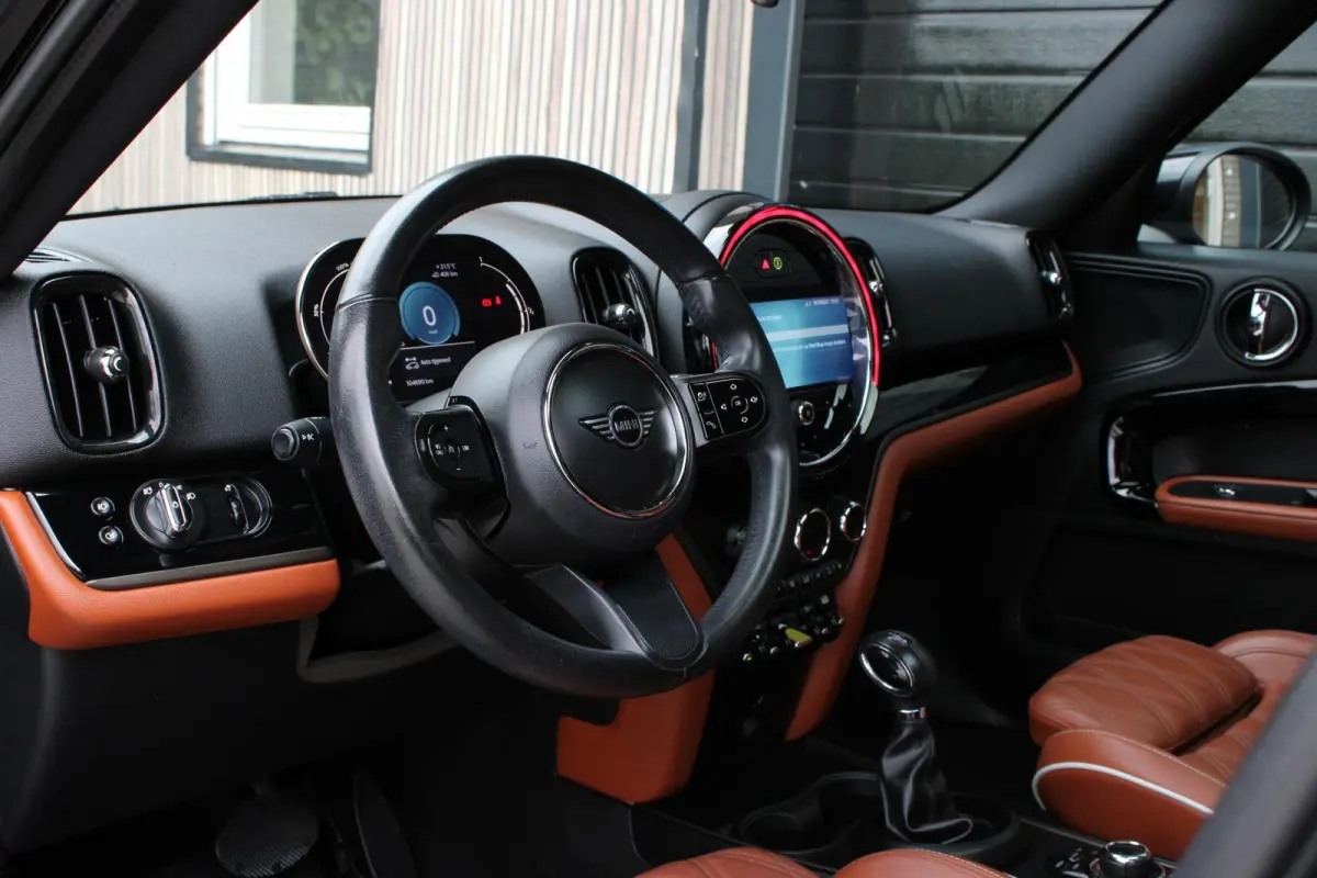 1.5 Cooper ALL4 MINI Yours PANO | LEDER