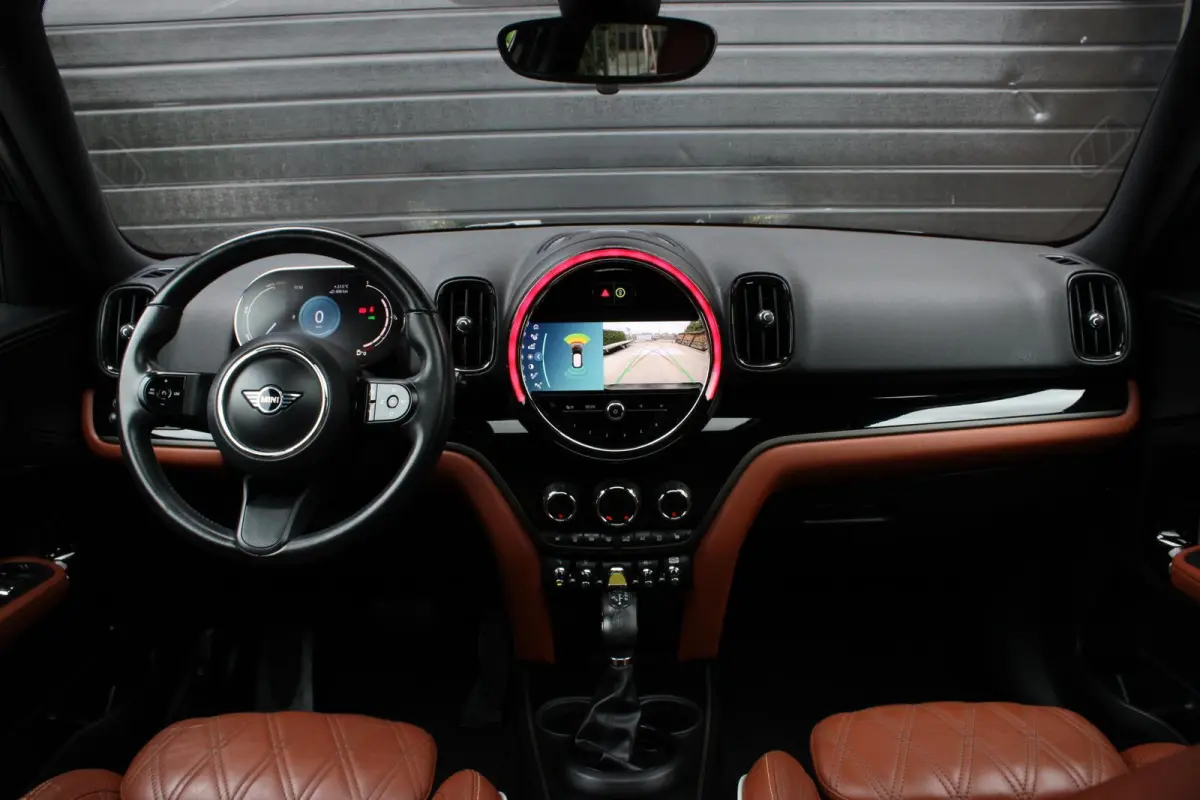 1.5 Cooper ALL4 MINI Yours PANO | LEDER