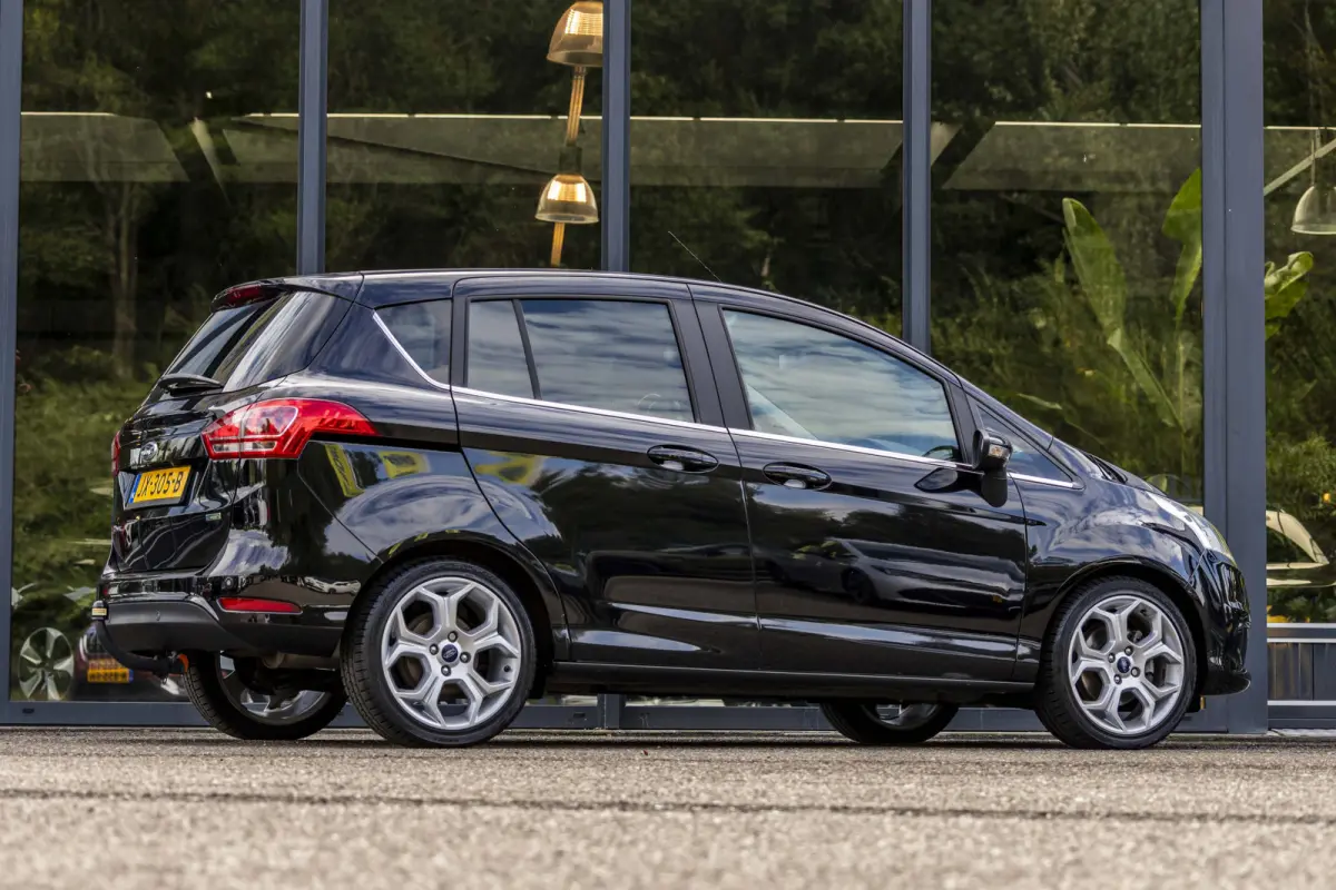 1.0 EcoBoost Titanium | Trekhaak | Panoramadak | Zeer nette staat |