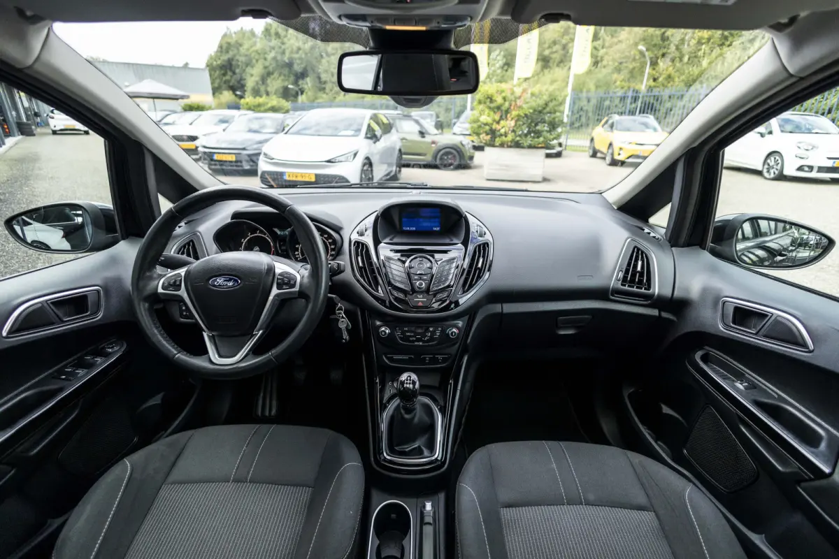 1.0 EcoBoost Titanium | Trekhaak | Panoramadak | Zeer nette staat |