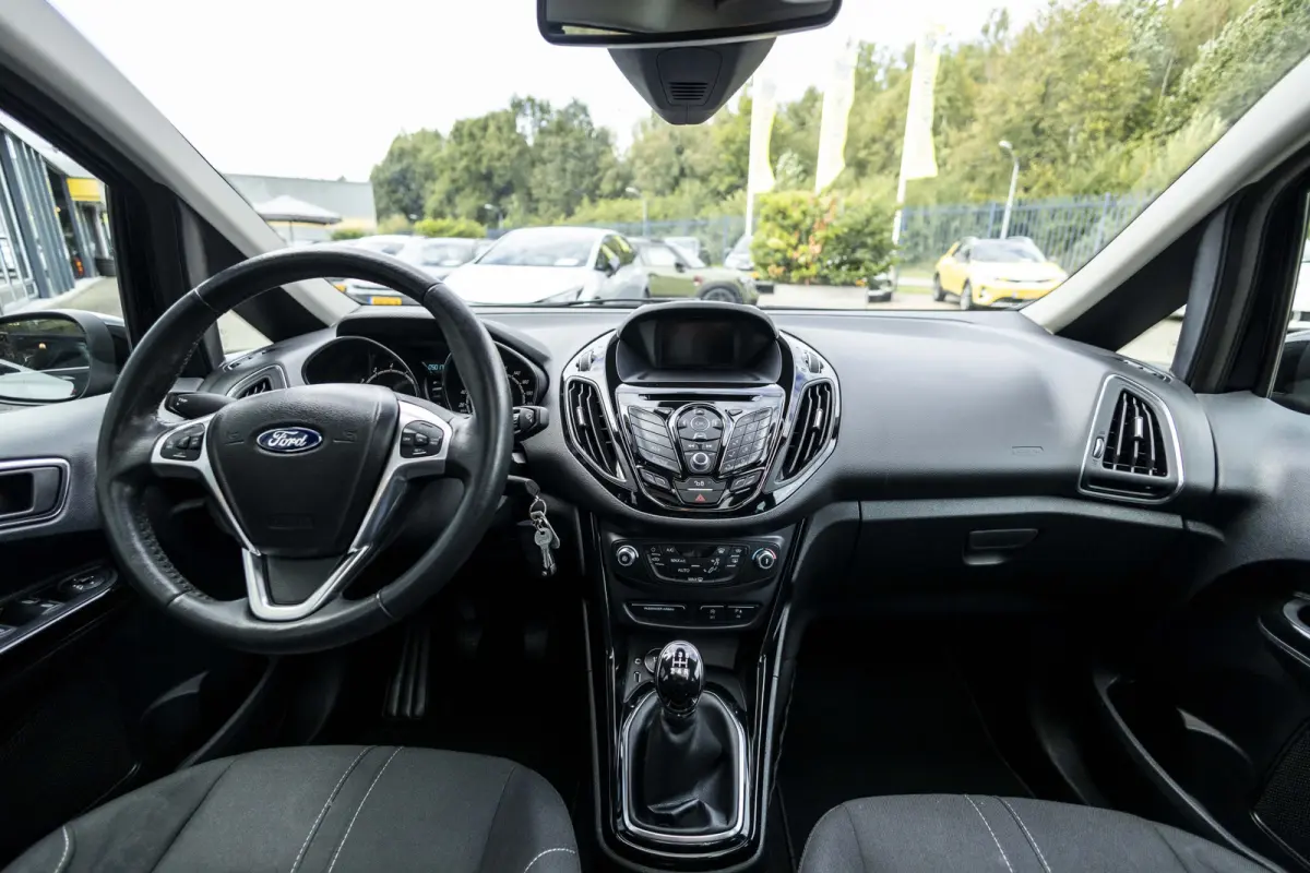 1.0 EcoBoost Titanium | Trekhaak | Panoramadak | Zeer nette staat |