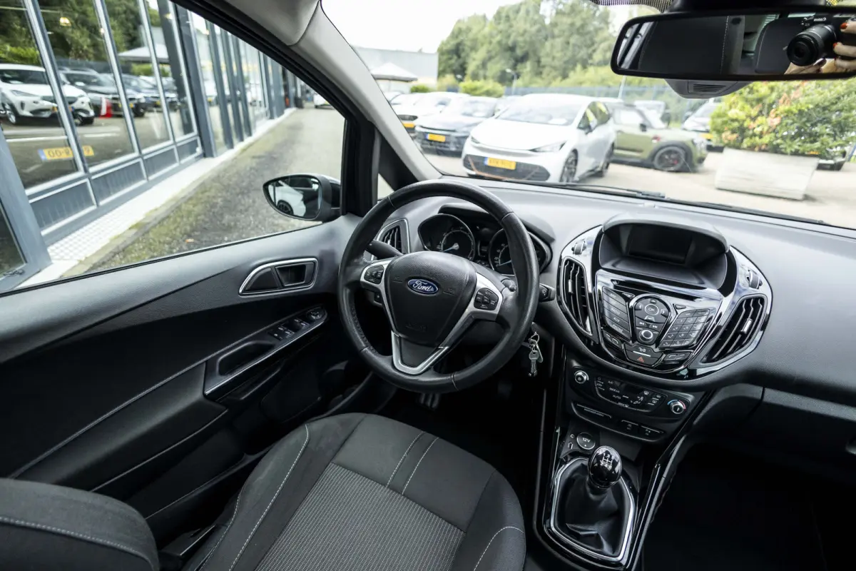 1.0 EcoBoost Titanium | Trekhaak | Panoramadak | Zeer nette staat |