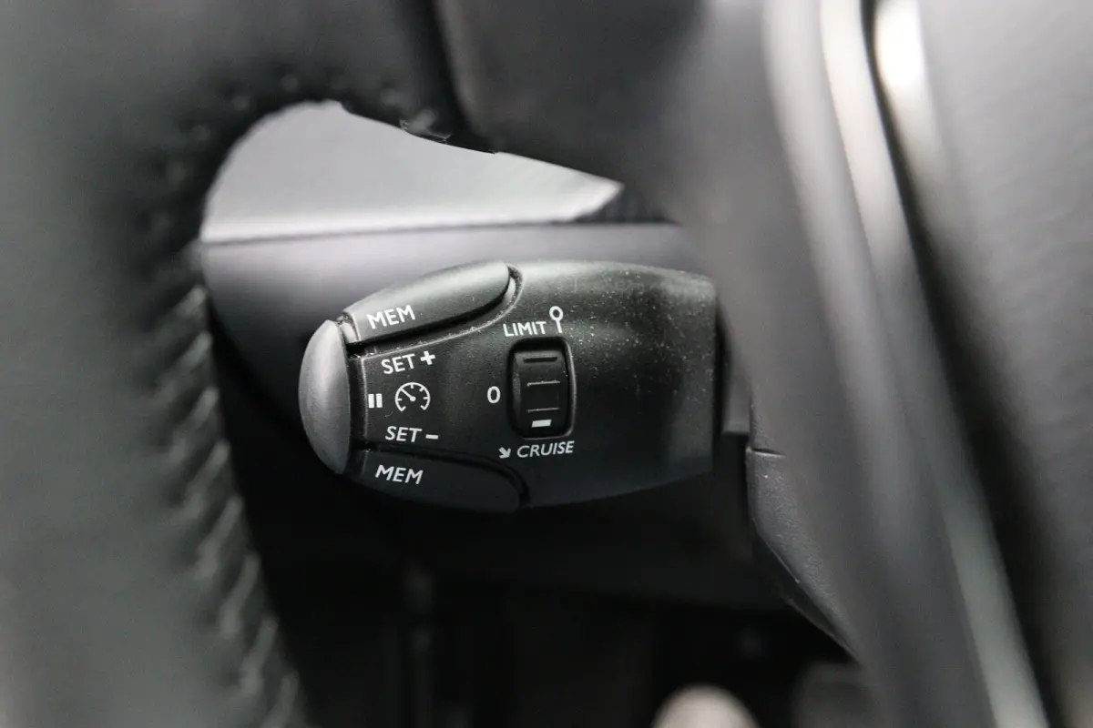 Hybrid 100 e-DCS6 Active | Automaat! | Navi By App | Airco | Cruise Control | LED | DAB | Parkeersensoren