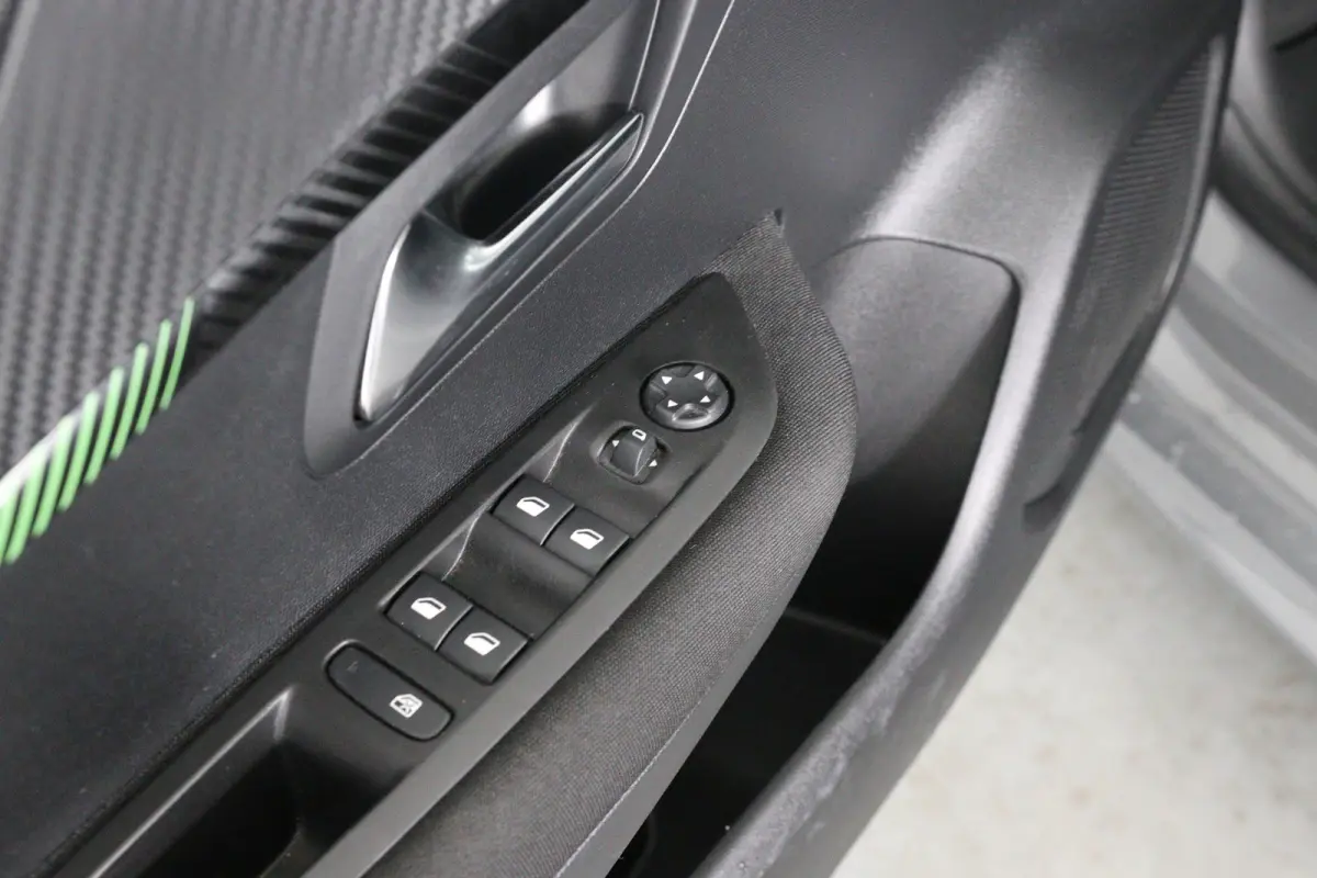 Hybrid 100 e-DCS6 Active | Automaat! | Navi By App | Airco | Cruise Control | LED | DAB | Parkeersensoren