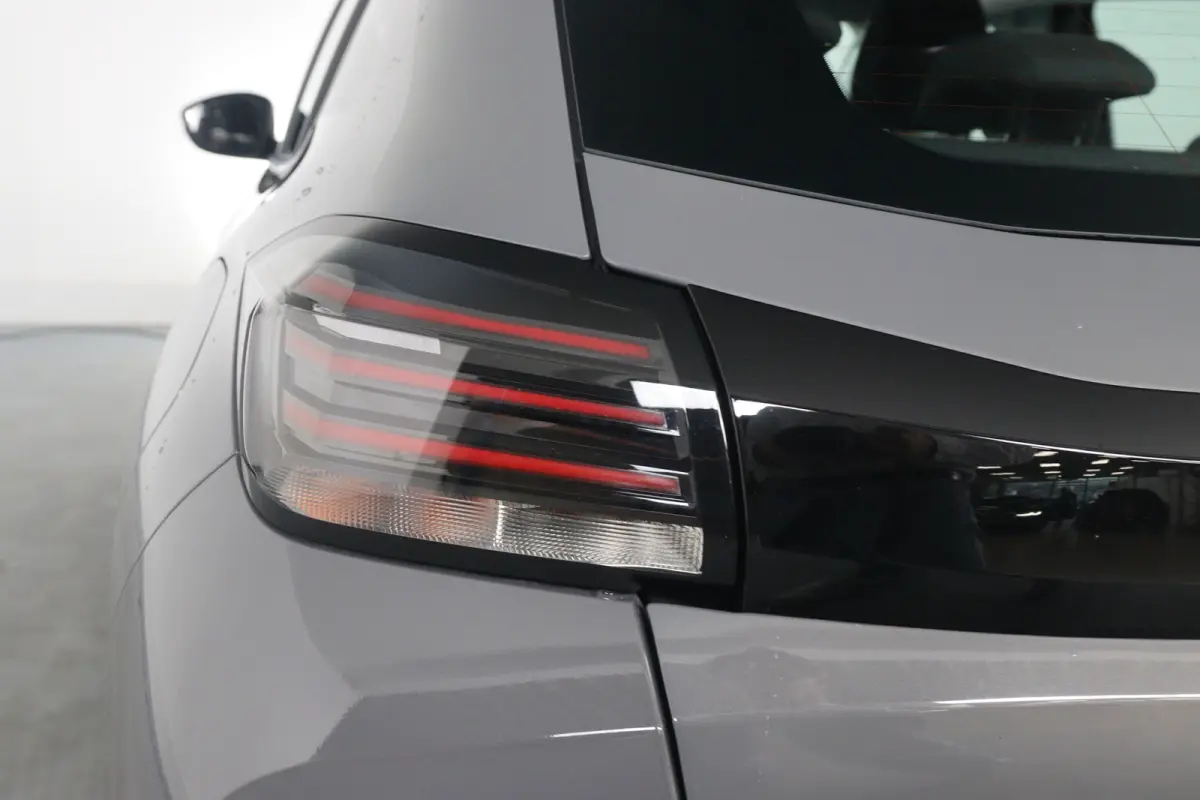 Hybrid 100 e-DCS6 Active | Automaat! | Navi By App | Airco | Cruise Control | LED | DAB | Parkeersensoren