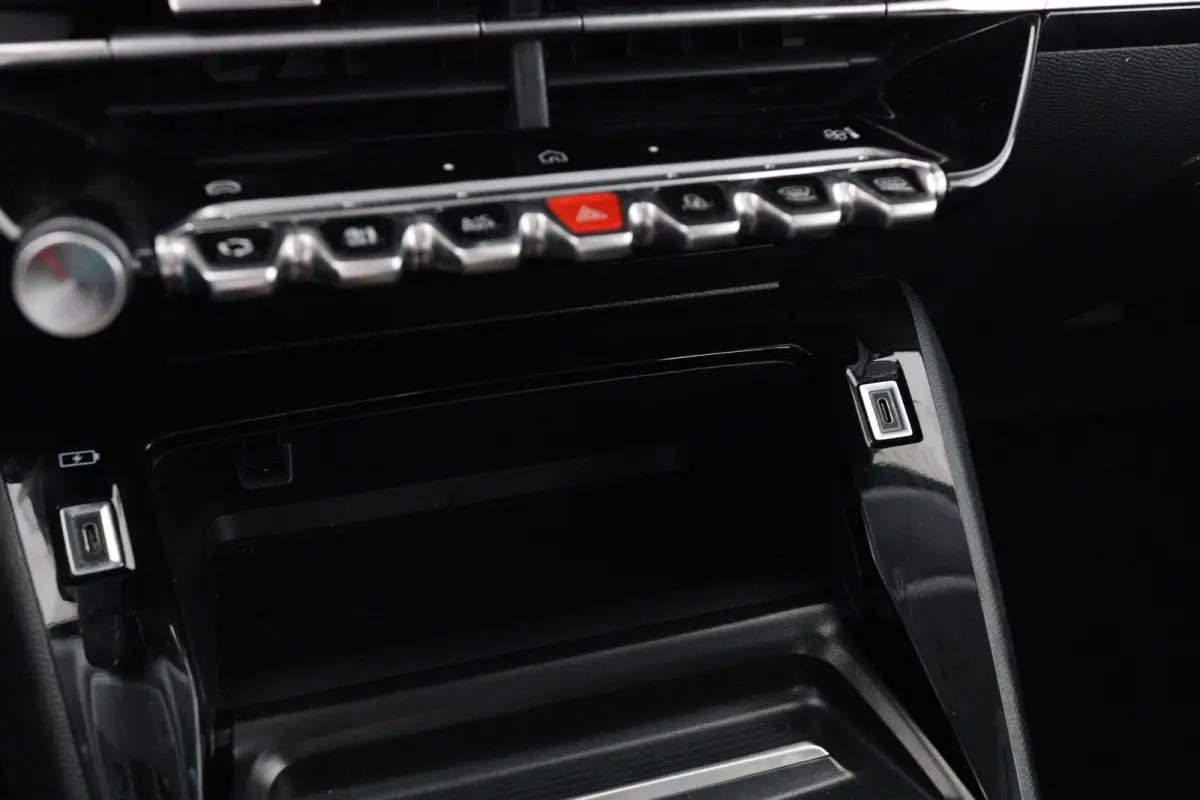 Hybrid 100 e-DCS6 Allure | 1e Eigenaar! | Automaat | LED | Clima | Navi By App | Cruise Control | Parkeersensoren V+A | Lichtmetalen Velgen | Half Leder | DAB