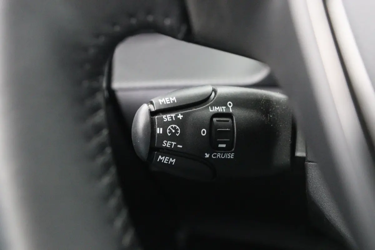 Hybrid 100 e-DCS6 Allure | 1e Eigenaar! | Automaat | LED | Clima | Navi By App | Cruise Control | Parkeersensoren V+A | Lichtmetalen Velgen | Half Leder | DAB