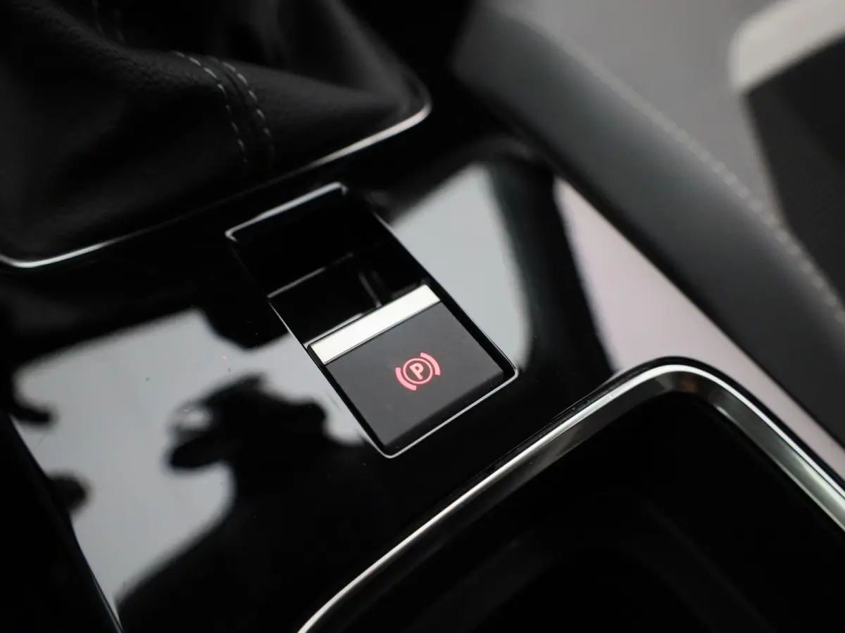 1.2 Elegance | ACHTERUITRIJCAMERA | APPLE CARPLAY - ANDROID AUTO | CLIMATE CONTROL | CRUISE CONTROL | LANE ASSIST |