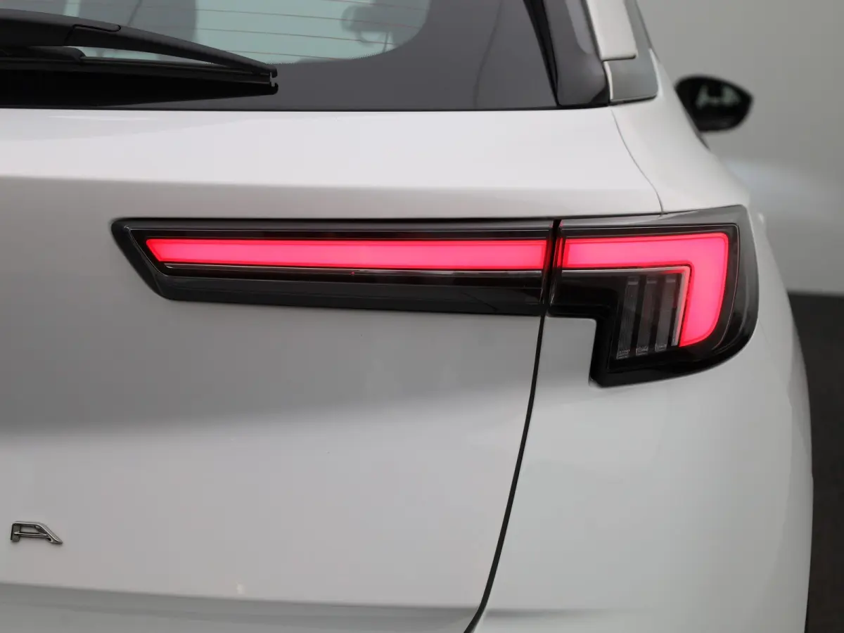 1.2 Elegance | ACHTERUITRIJCAMERA | APPLE CARPLAY - ANDROID AUTO | CLIMATE CONTROL | CRUISE CONTROL | LANE ASSIST |