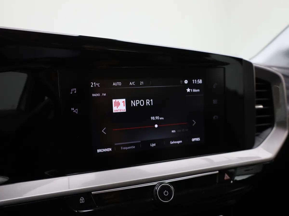 1.2 Elegance | ACHTERUITRIJCAMERA | APPLE CARPLAY - ANDROID AUTO | CLIMATE CONTROL | CRUISE CONTROL | LANE ASSIST |