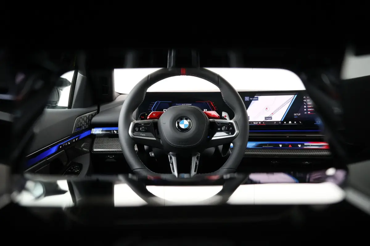 M5 M-Driverspack / Trekhaak / Panoramadak / Keramische remmen / Boewer & Wilkins / Driving assist prof. / Alu wielen 20/21 inch