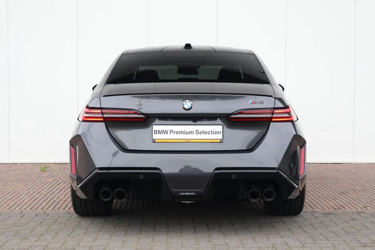 M5 M-Driverspack / Trekhaak / Panoramadak / Keramische remmen / Boewer & Wilkins / Driving assist prof. / Alu wielen 20/21 inch