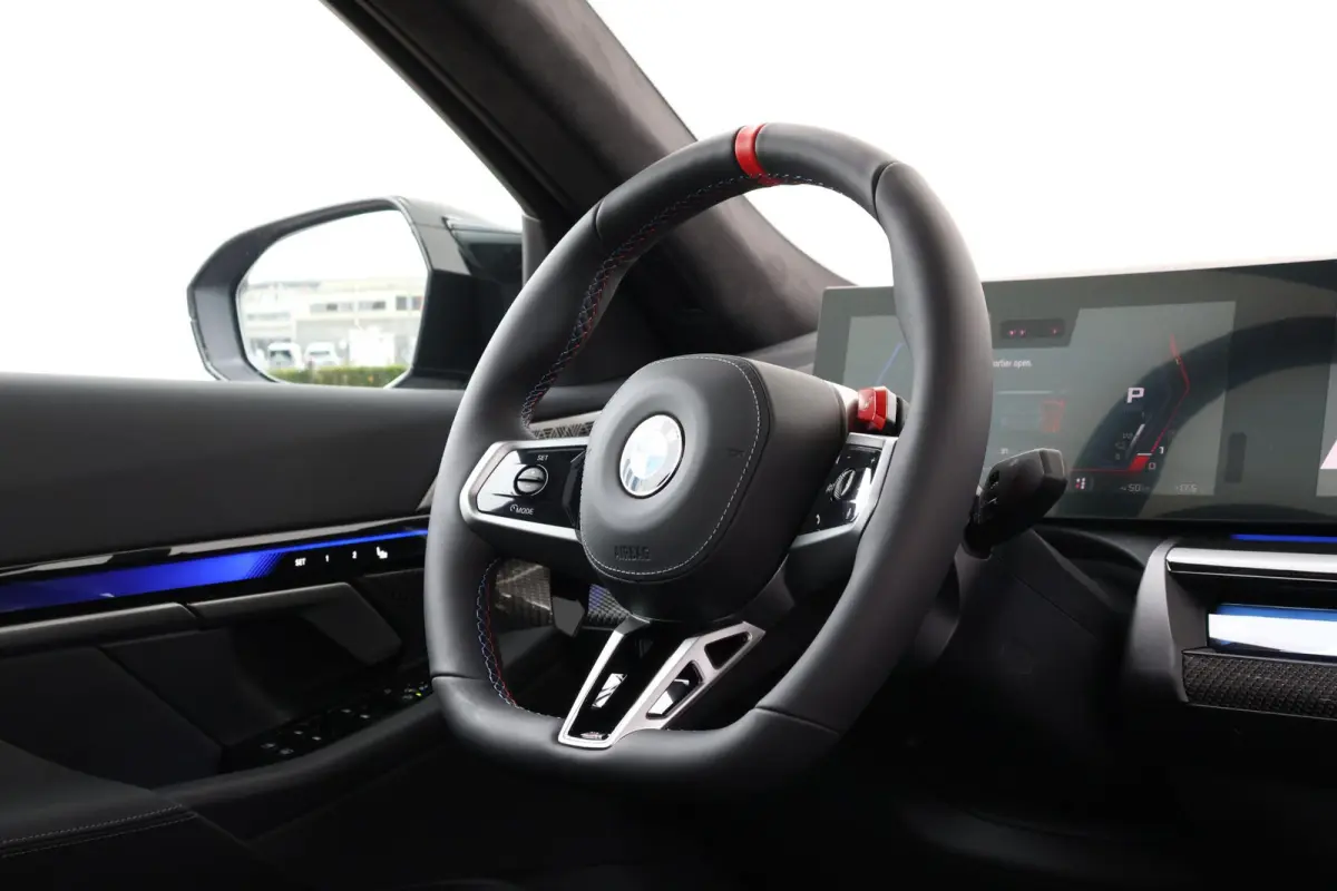 M5 M-Driverspack / Trekhaak / Panoramadak / Keramische remmen / Boewer & Wilkins / Driving assist prof. / Alu wielen 20/21 inch