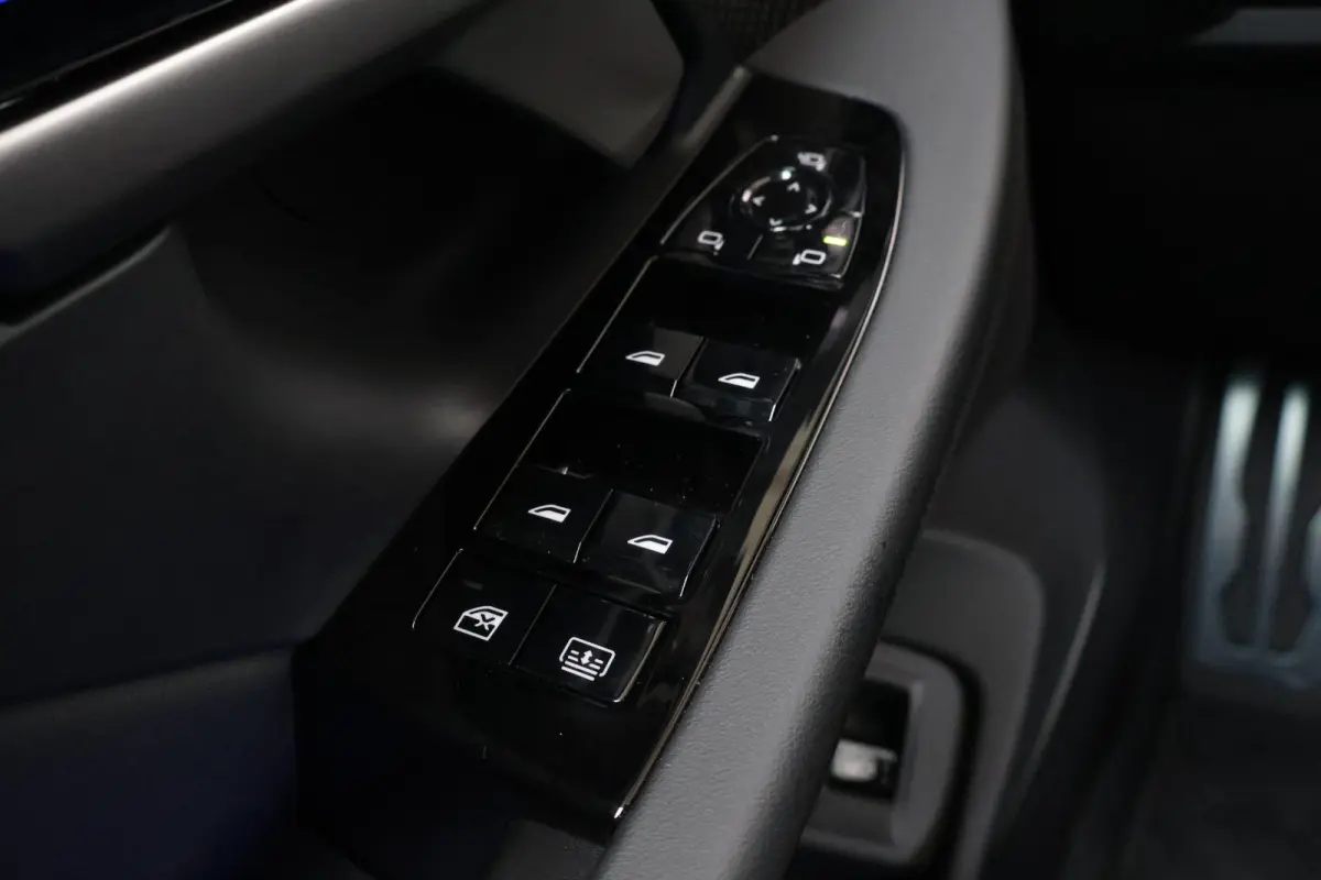 M5 M-Driverspack / Trekhaak / Panoramadak / Keramische remmen / Boewer & Wilkins / Driving assist prof. / Alu wielen 20/21 inch
