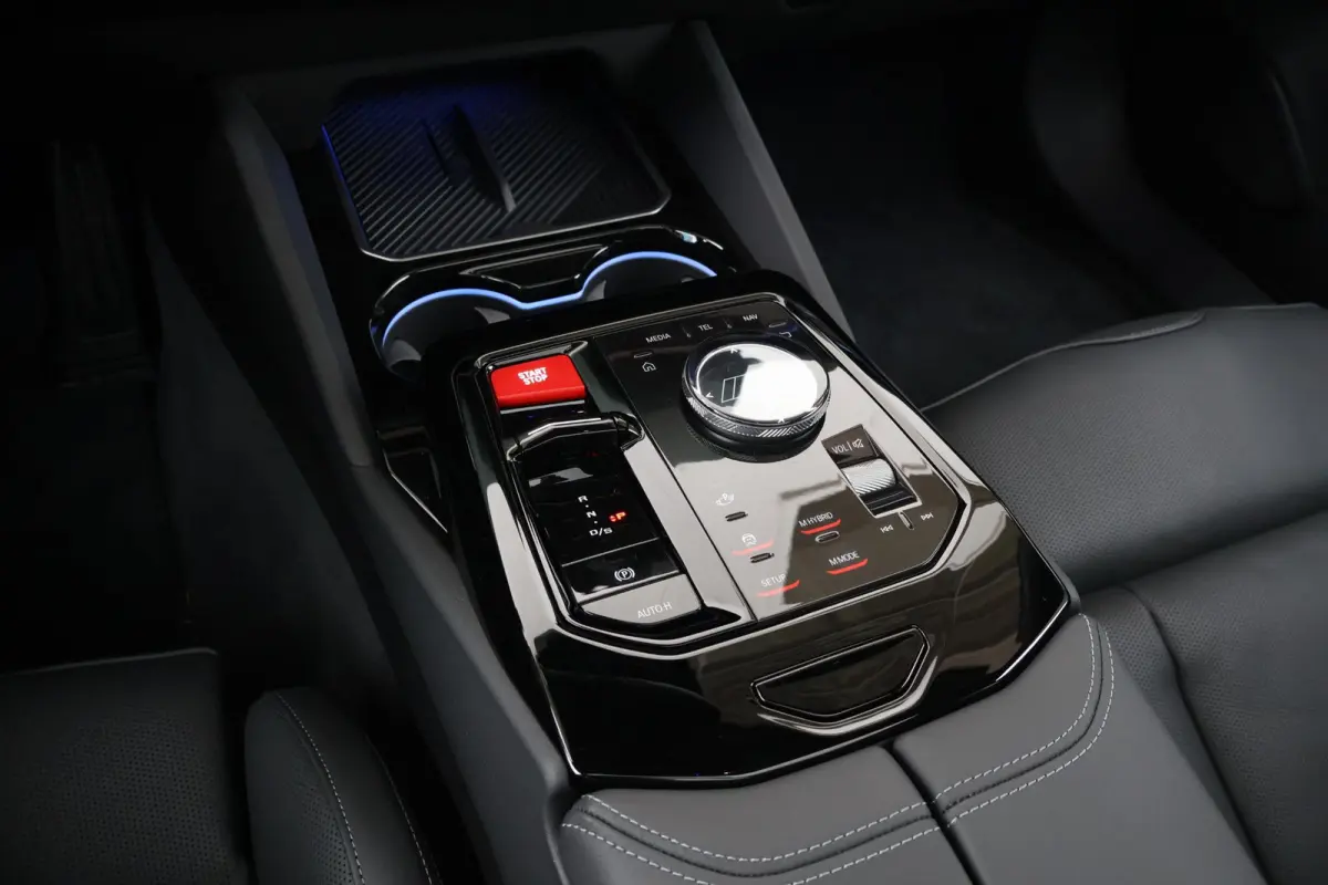 M5 M-Driverspack / Trekhaak / Panoramadak / Keramische remmen / Boewer & Wilkins / Driving assist prof. / Alu wielen 20/21 inch