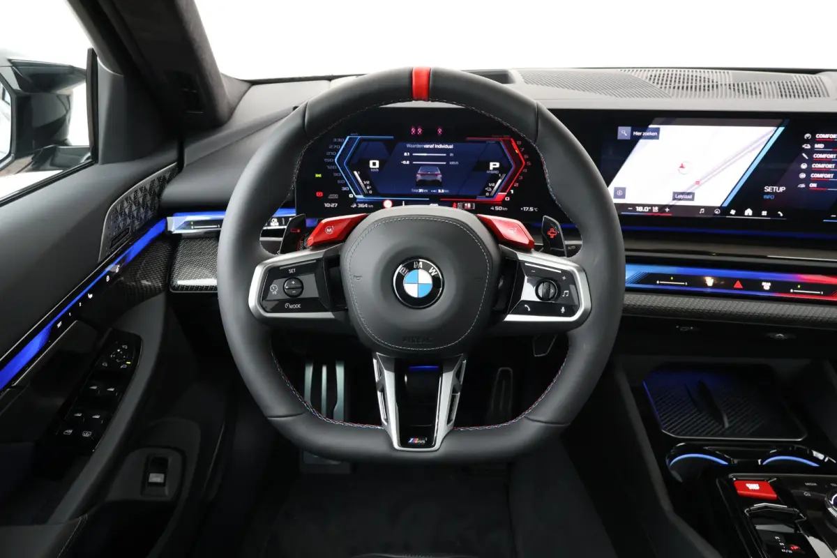 M5 M-Driverspack / Trekhaak / Panoramadak / Keramische remmen / Boewer & Wilkins / Driving assist prof. / Alu wielen 20/21 inch