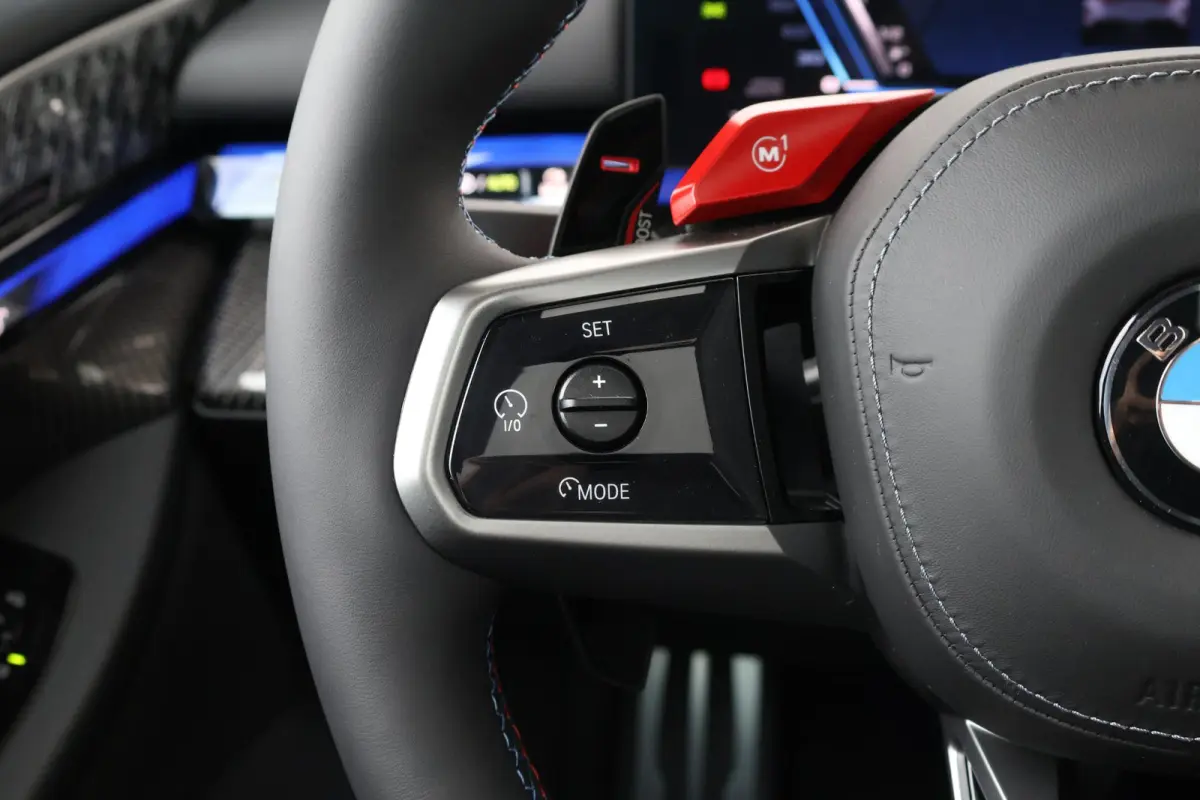 M5 M-Driverspack / Trekhaak / Panoramadak / Keramische remmen / Boewer & Wilkins / Driving assist prof. / Alu wielen 20/21 inch