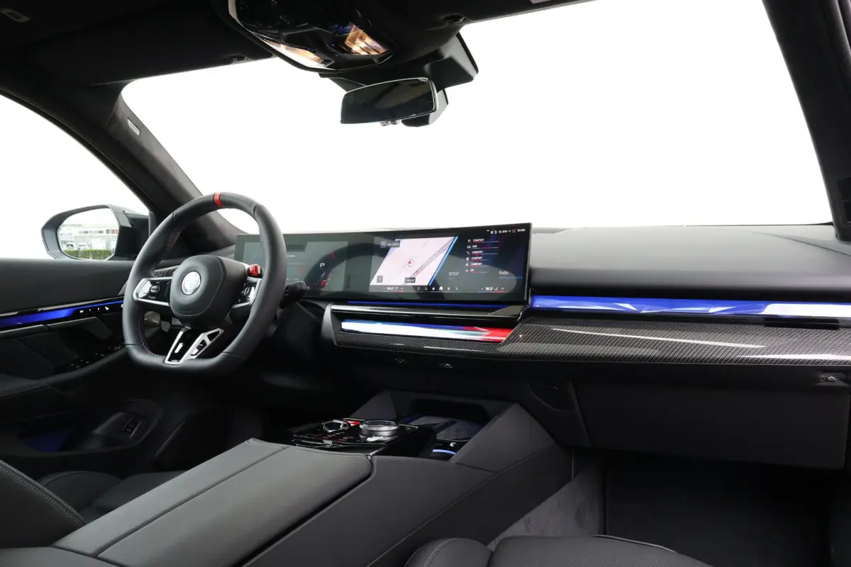 M5 M-Driverspack / Trekhaak / Panoramadak / Keramische remmen / Boewer & Wilkins / Driving assist prof. / Alu wielen 20/21 inch