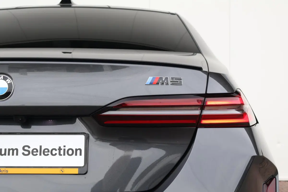 M5 M-Driverspack / Trekhaak / Panoramadak / Keramische remmen / Boewer & Wilkins / Driving assist prof. / Alu wielen 20/21 inch