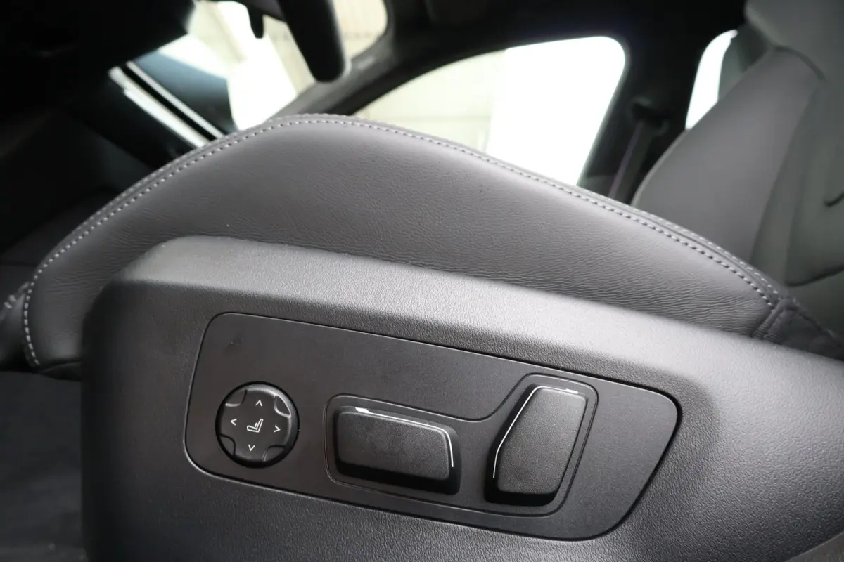 M5 M-Driverspack / Trekhaak / Panoramadak / Keramische remmen / Boewer & Wilkins / Driving assist prof. / Alu wielen 20/21 inch