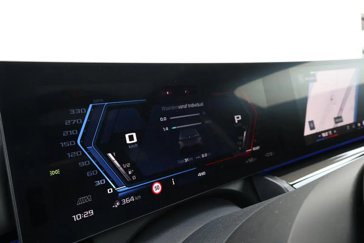 M5 M-Driverspack / Trekhaak / Panoramadak / Keramische remmen / Boewer & Wilkins / Driving assist prof. / Alu wielen 20/21 inch
