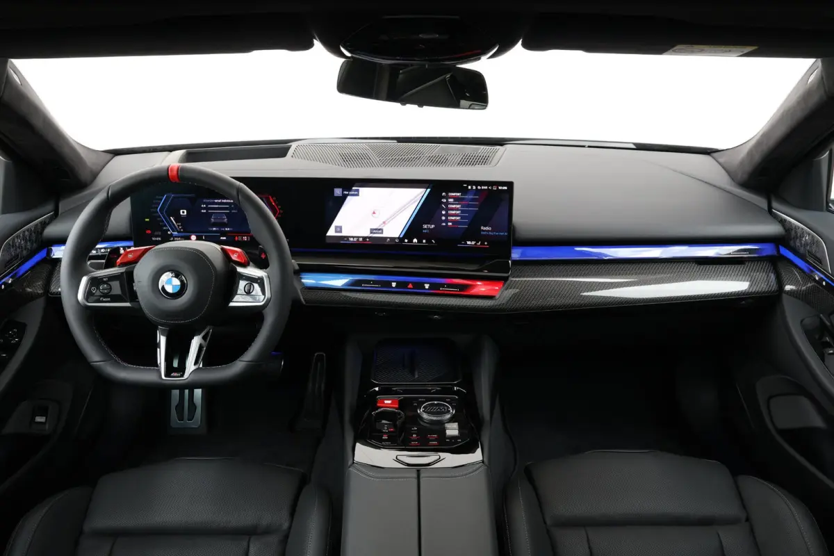 M5 M-Driverspack / Trekhaak / Panoramadak / Keramische remmen / Boewer & Wilkins / Driving assist prof. / Alu wielen 20/21 inch
