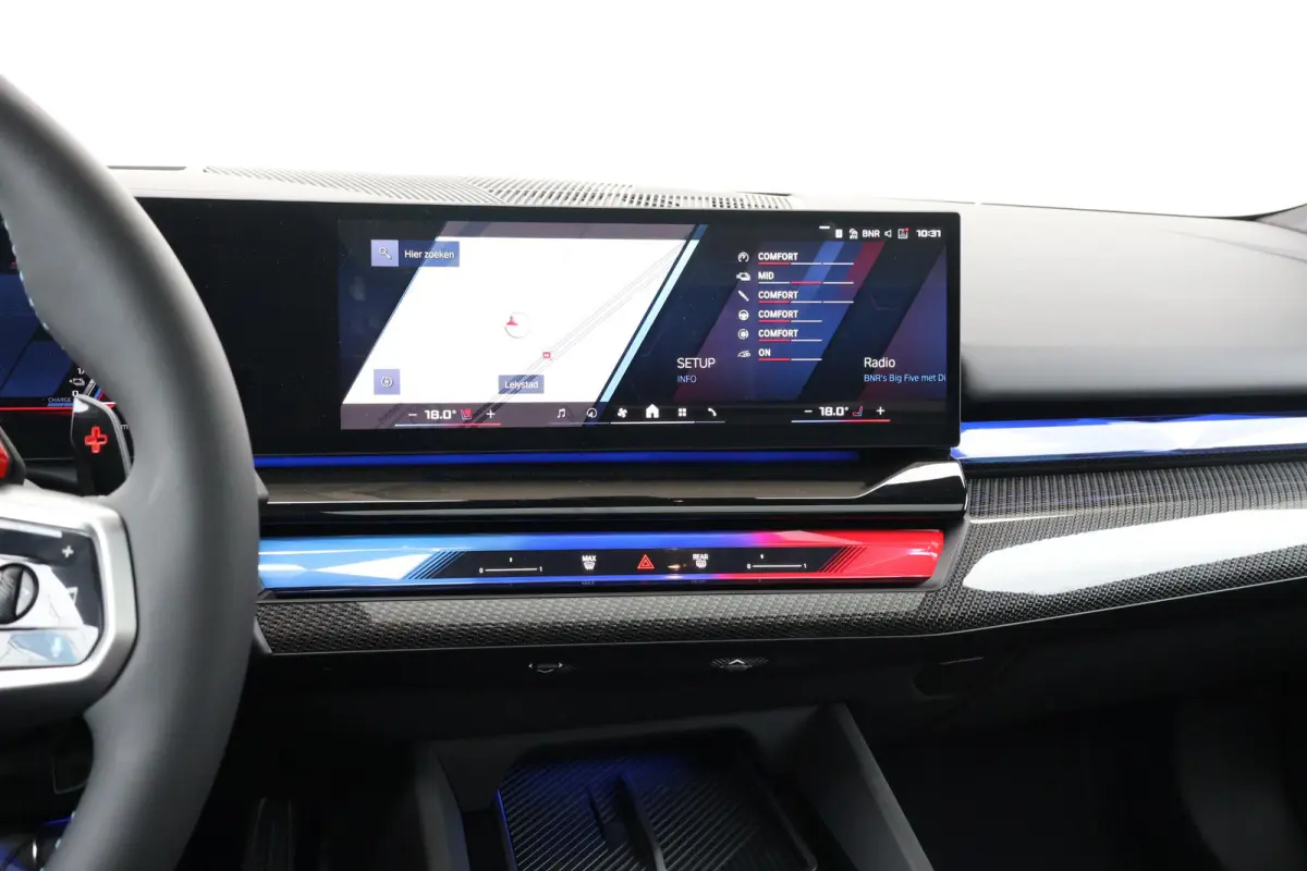 M5 M-Driverspack / Trekhaak / Panoramadak / Keramische remmen / Boewer & Wilkins / Driving assist prof. / Alu wielen 20/21 inch