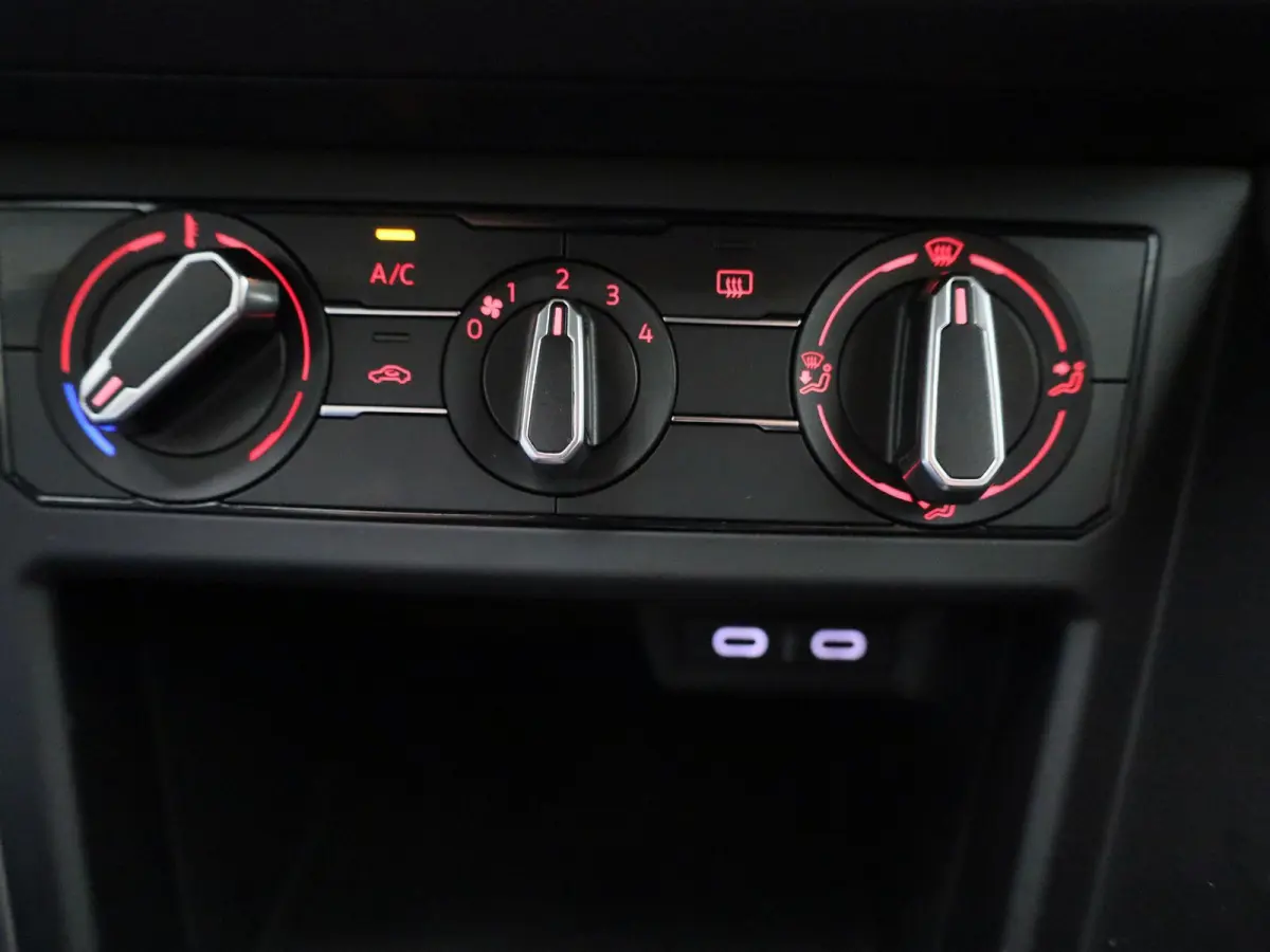 1.0 TSI R-Line Edition | AUTOMAAT | ACHTERUITRIJCAMERA | APPLE CARPLAY - ANDROID AUTO | AIRCO | ADAPTIVE CRUISE CONTROL |