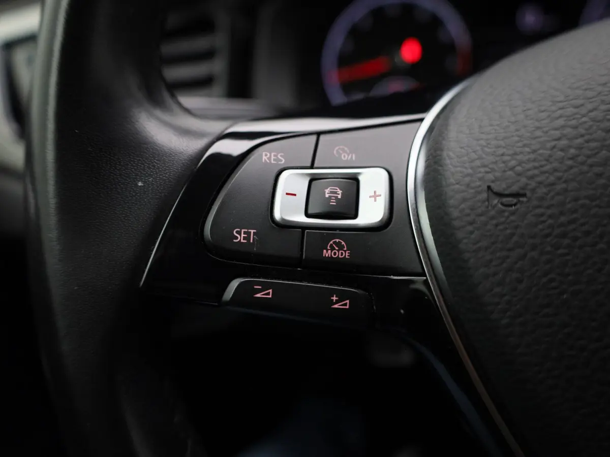 1.0 TSI R-Line Edition | AUTOMAAT | ACHTERUITRIJCAMERA | APPLE CARPLAY - ANDROID AUTO | AIRCO | ADAPTIVE CRUISE CONTROL |