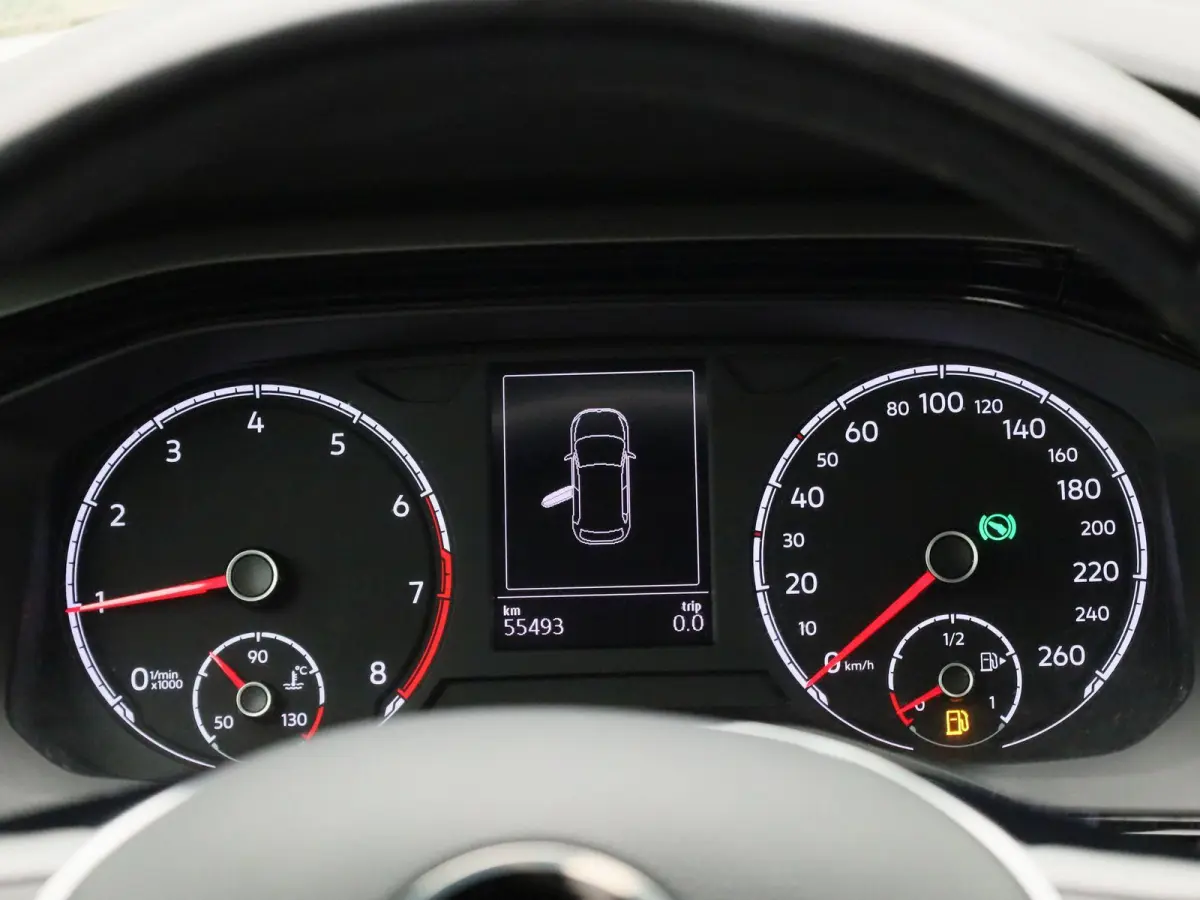 1.0 TSI R-Line Edition | AUTOMAAT | ACHTERUITRIJCAMERA | APPLE CARPLAY - ANDROID AUTO | AIRCO | ADAPTIVE CRUISE CONTROL |