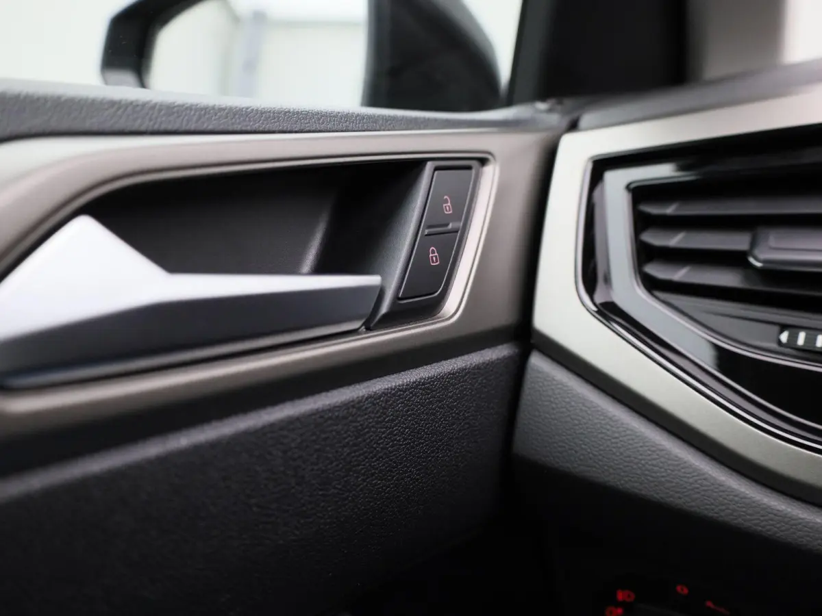 1.0 TSI R-Line Edition | AUTOMAAT | ACHTERUITRIJCAMERA | APPLE CARPLAY - ANDROID AUTO | AIRCO | ADAPTIVE CRUISE CONTROL |
