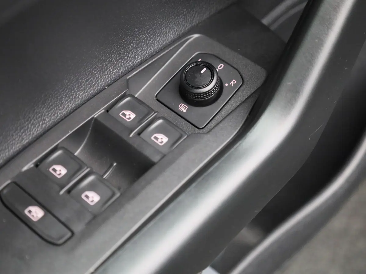 1.0 TSI R-Line Edition | AUTOMAAT | ACHTERUITRIJCAMERA | APPLE CARPLAY - ANDROID AUTO | AIRCO | ADAPTIVE CRUISE CONTROL |