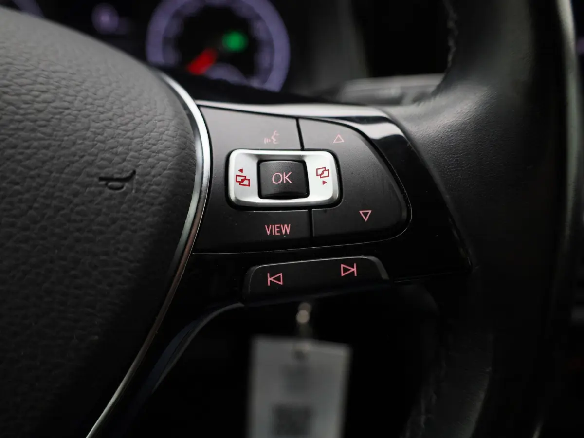 1.0 TSI R-Line Edition | AUTOMAAT | ACHTERUITRIJCAMERA | APPLE CARPLAY - ANDROID AUTO | AIRCO | ADAPTIVE CRUISE CONTROL |