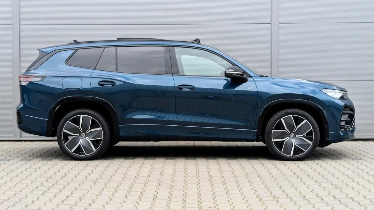 1.5 eHybrid 204pk DSG R-Line Edition | SoH 100% | Panoramadak | 360 Camera | Navigatie | Stoelverwarming | Adaptive Cruise | Carplay