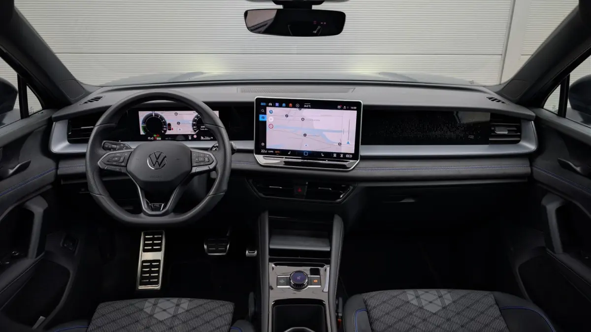 1.5 eHybrid 204pk DSG R-Line Edition | SoH 100% | Panoramadak | 360 Camera | Navigatie | Stoelverwarming | Adaptive Cruise | Carplay