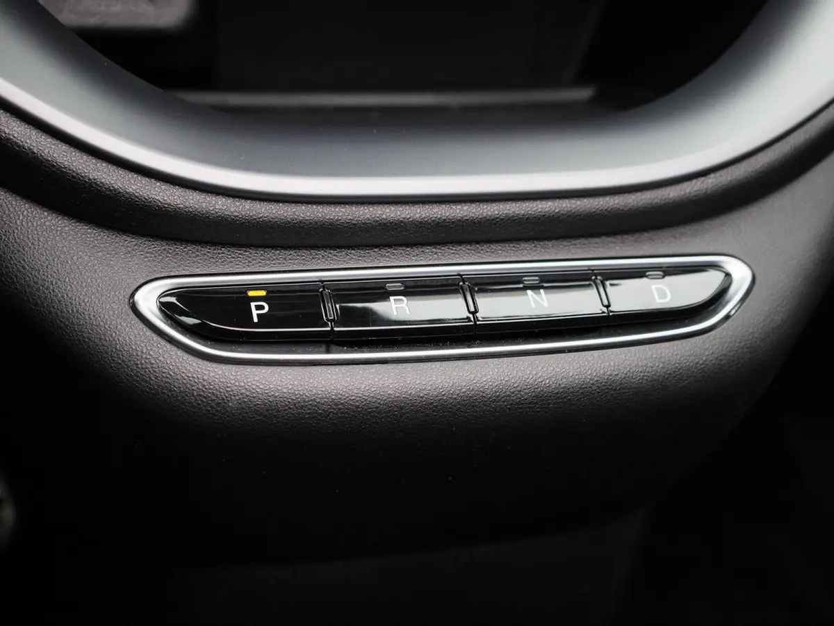 Fiat Abarth Scorpionissima 42 kWh | Navigatiesysteem | Parkeersensoren voor + achter | Camera | Stoelverwarming | Lichtmetalen velgen 18" |