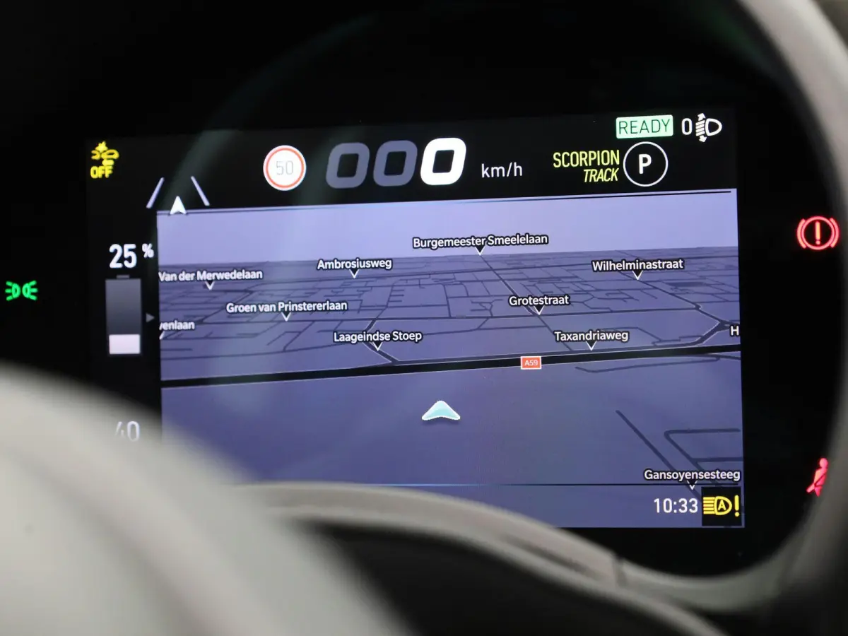 Fiat Abarth Scorpionissima 42 kWh | Navigatiesysteem | Parkeersensoren voor + achter | Camera | Stoelverwarming | Lichtmetalen velgen 18" |