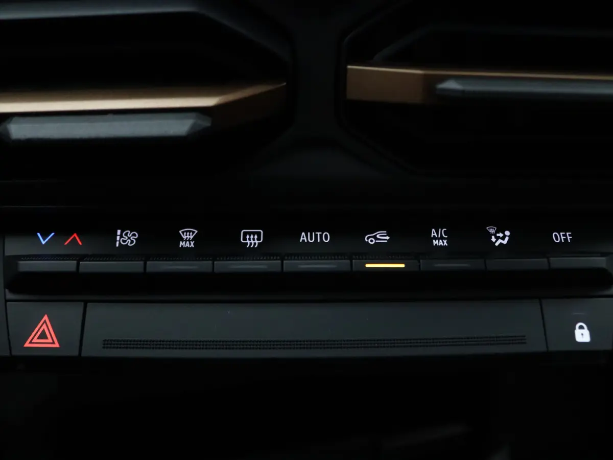 155pk hybrid extreme Apple Carplay/Android Auto | Climate