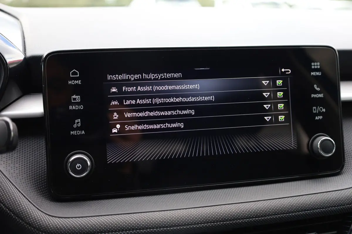 1.0 TSI 95pk Business Edition | Achteruitrijcamera | Cruise Control | Stoelverwarming