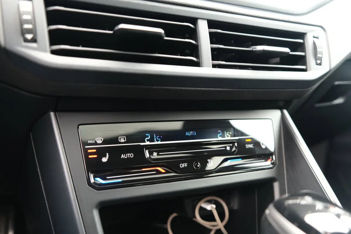 1.0 TSI 2x R-Line 95PK DSG Facelift Panorama IQ Matrix Led Virtual Beats