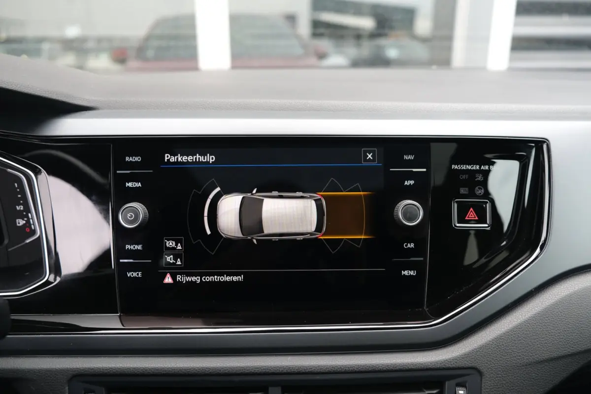 1.0 TSI 2x R-Line 95PK DSG Facelift Panorama IQ Matrix Led Virtual Beats