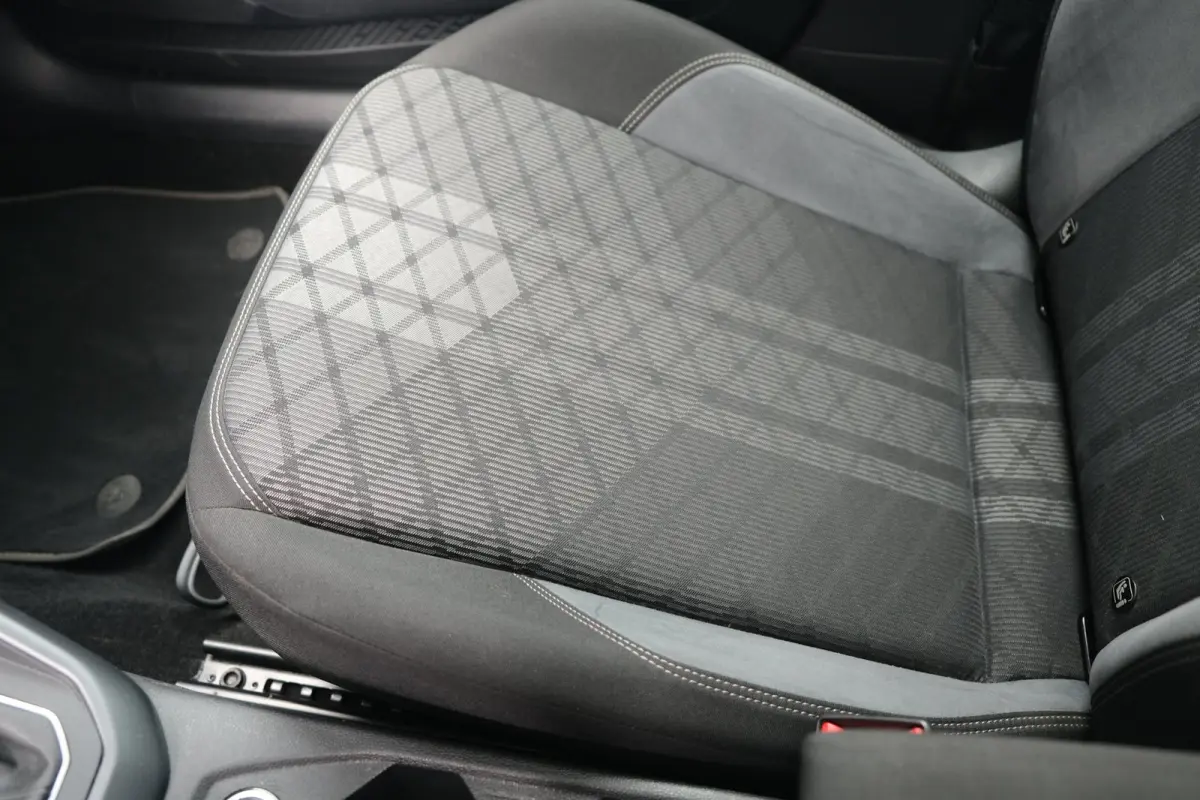 1.0 TSI 2x R-Line 95PK DSG Facelift Panorama IQ Matrix Led Virtual Beats
